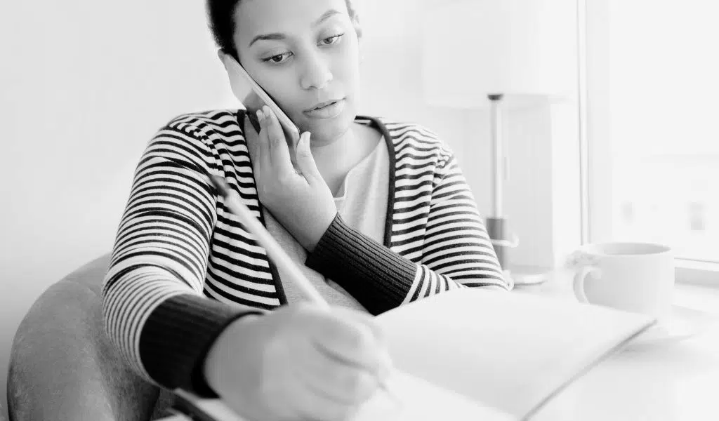 journée d'entrepreneure, femme qui travaille, freelance, indépendante